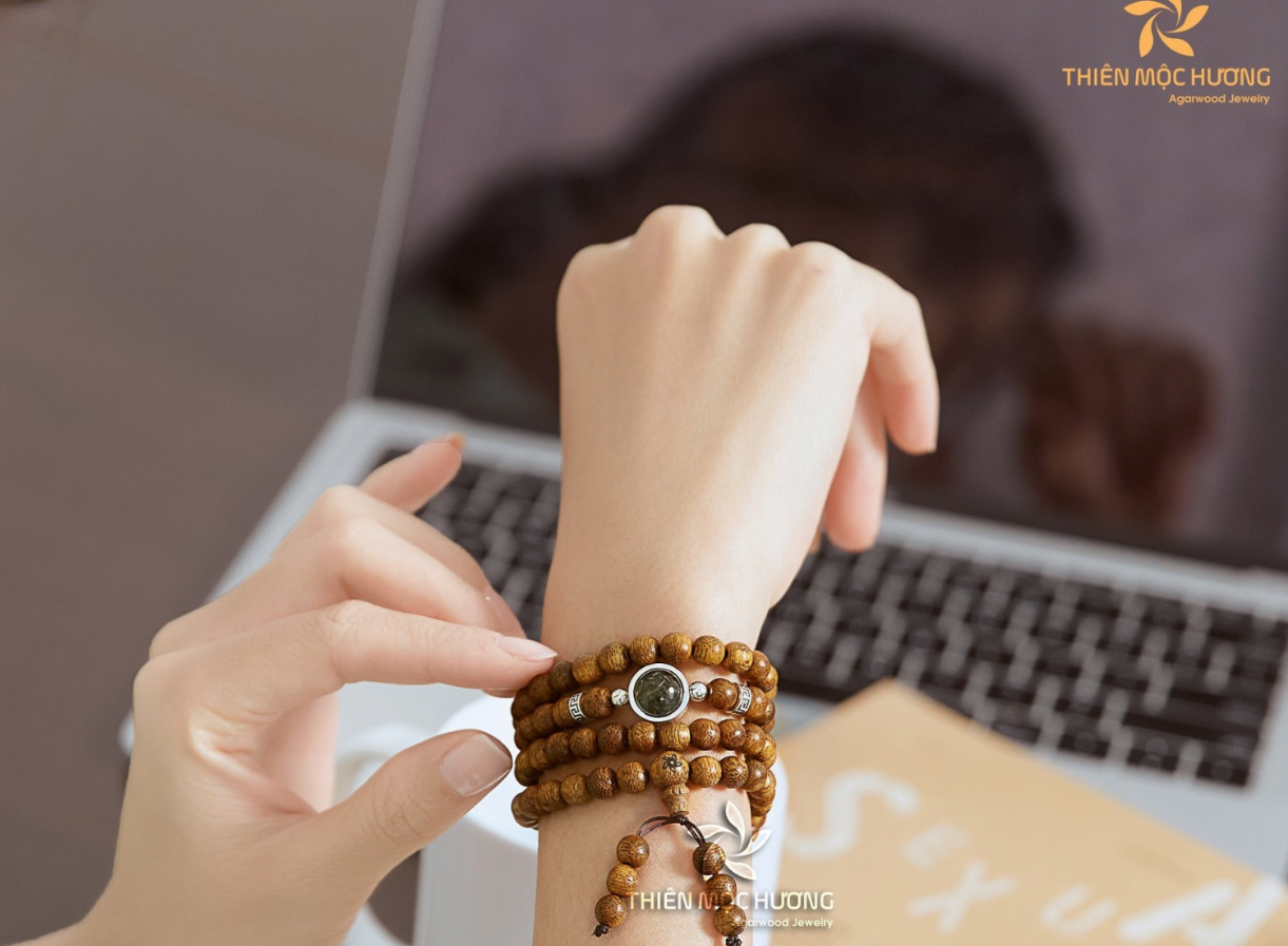 Lợi ích khi đeo vòng tay trầm hương.png
